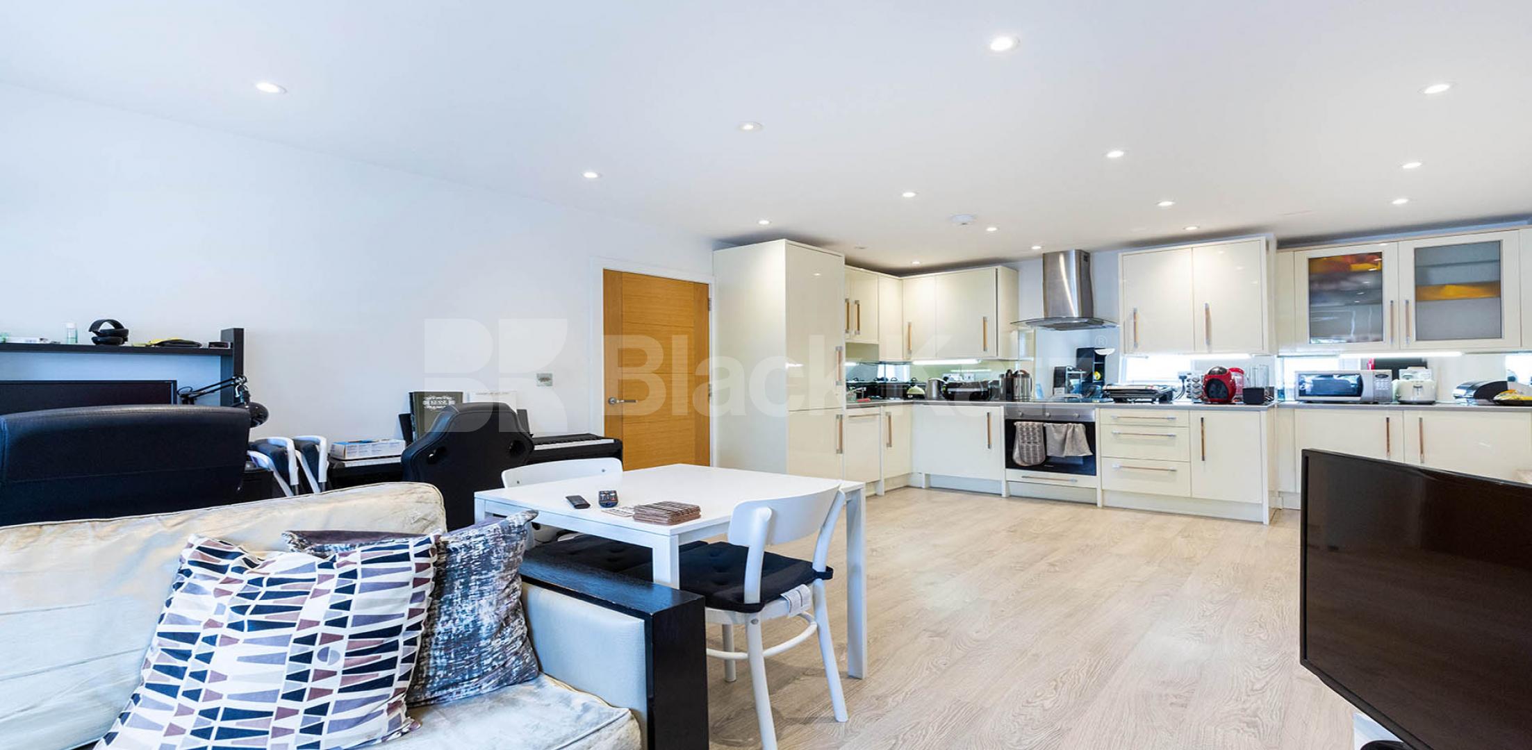 			STUNNING 1 BEDROOM APARTMENT, 1 Bedroom, 1 bath, 1 reception Flat			 Avenue Road, Seven Sisters-Harringay